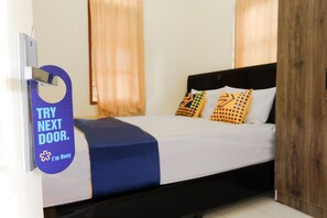 Quarto casal econômico | Escrivaninha, Wi-Fi de cortesia