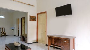 Interior detail - SPOT ON 2875 Madani Family Residence Syariah (Malang)