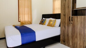 Economy Double Room - SPOT ON 2875 Madani Family Residence Syariah (Malang)
