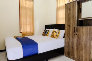 Economy Double Room - SPOT ON 2875 Madani Family Residence Syariah (Malang)
