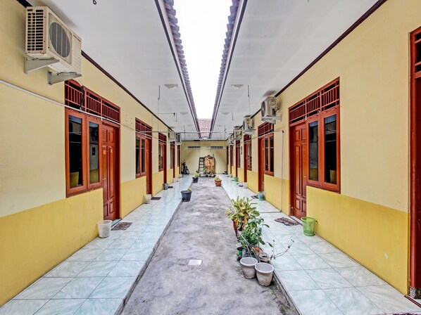 Interior detail - OYO Life 2546 Griya Widya Syariah (Klaten)