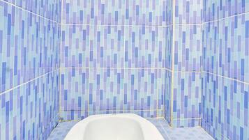 Double Room | Bathroom | Shower, towels