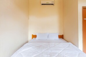 Standard Double Room | Free WiFi, bed sheets
