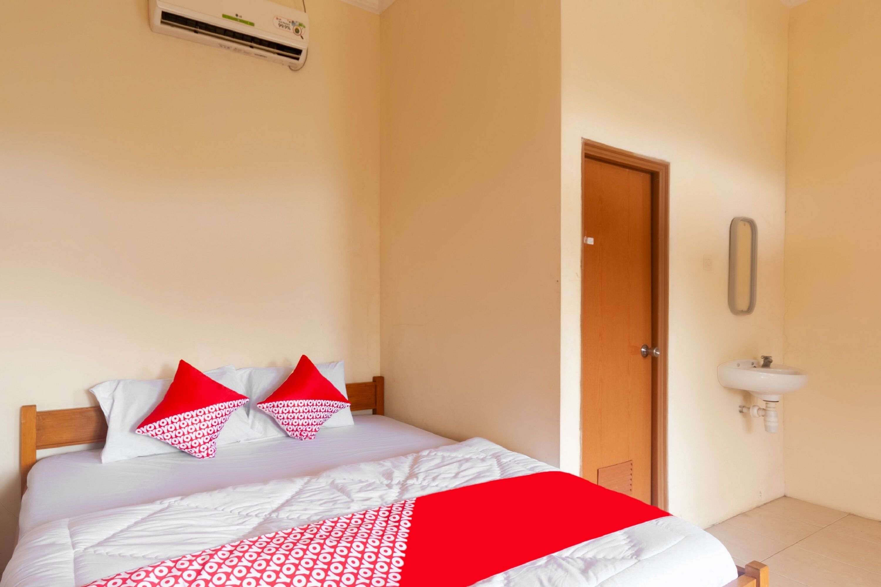 Kamar Double Standar | Wi-Fi gratis dan seprai linen