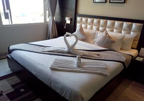 Deluxe Double Room | Egyptian cotton sheets, premium bedding, laptop workspace, free WiFi - Wonder Country Club and Resort (Kharagpur)