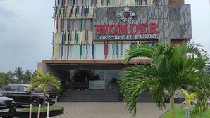 A building with a sign reading "WONDER COUNTRY CLUB & RESORT". - Wonder Country Club and Resort (Kharagpur)