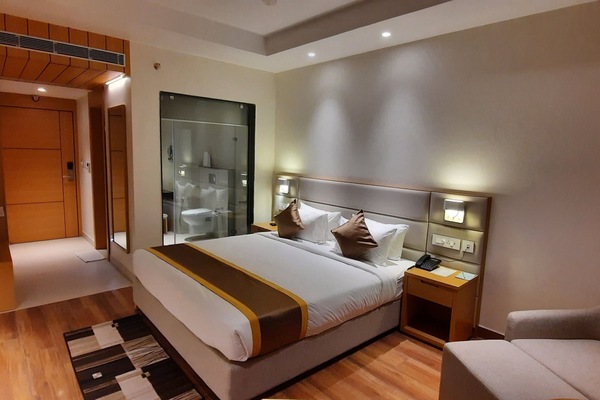 Executive Double Room | Egyptian cotton sheets, premium bedding, laptop workspace, WiFi (free)