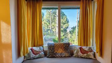 Family Suite | 1 bedroom, desk, laptop workspace, free WiFi