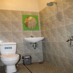 Standard Double Room | Bathroom