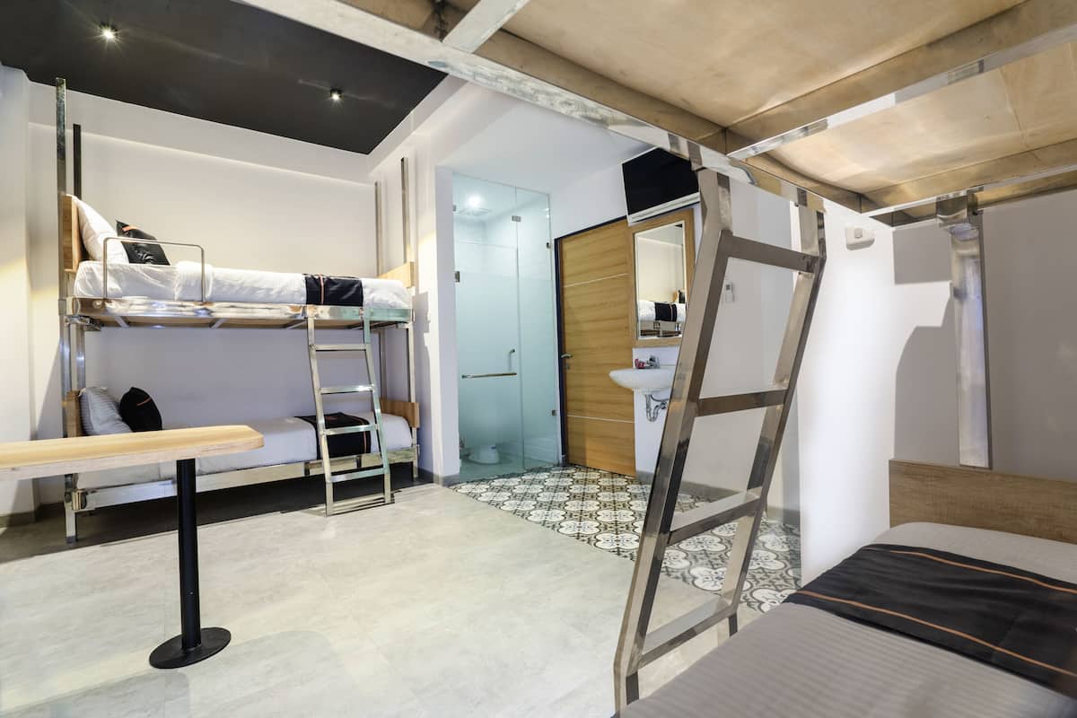 Family Double Room | Desk, free WiFi, bed sheets