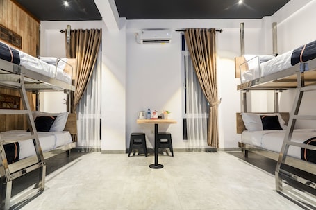 Family Double Room | Desk, free WiFi, bed sheets