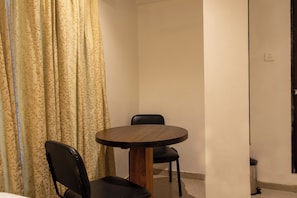Family Room | 1 bilik tidur, cadar kapas Mesir, peralatan tempat tidur premium, meja