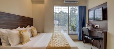 Deluxe Double Room | Egyptian cotton sheets, premium bedding, desk, free WiFi