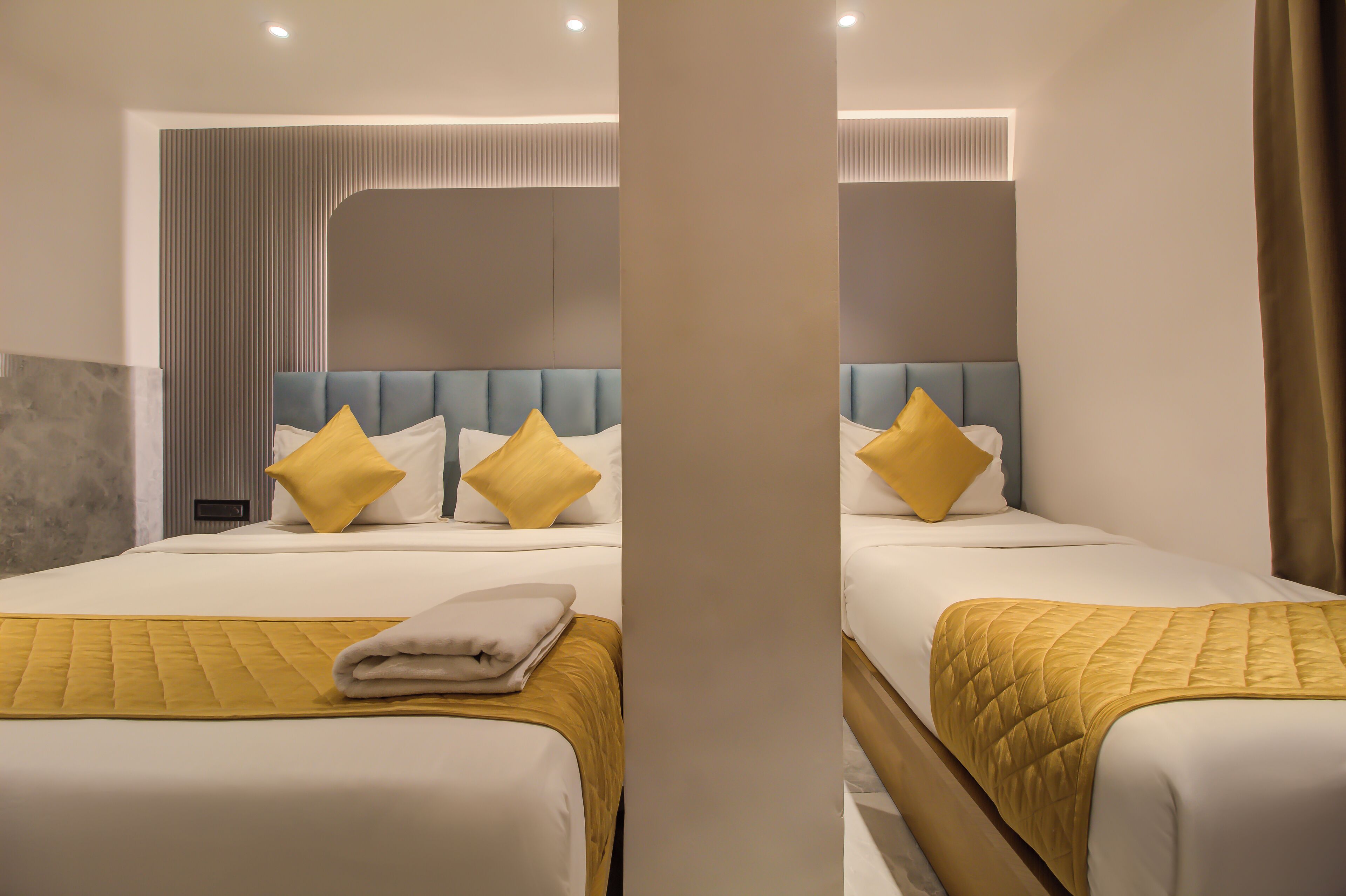 Tremannsrom – deluxe | Sengetøy i egyptisk bomull, sengetøy av topp kvalitet og skrivebord