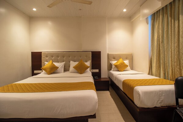 Family Room | 1 bedroom, Egyptian cotton sheets, premium bedding, desk