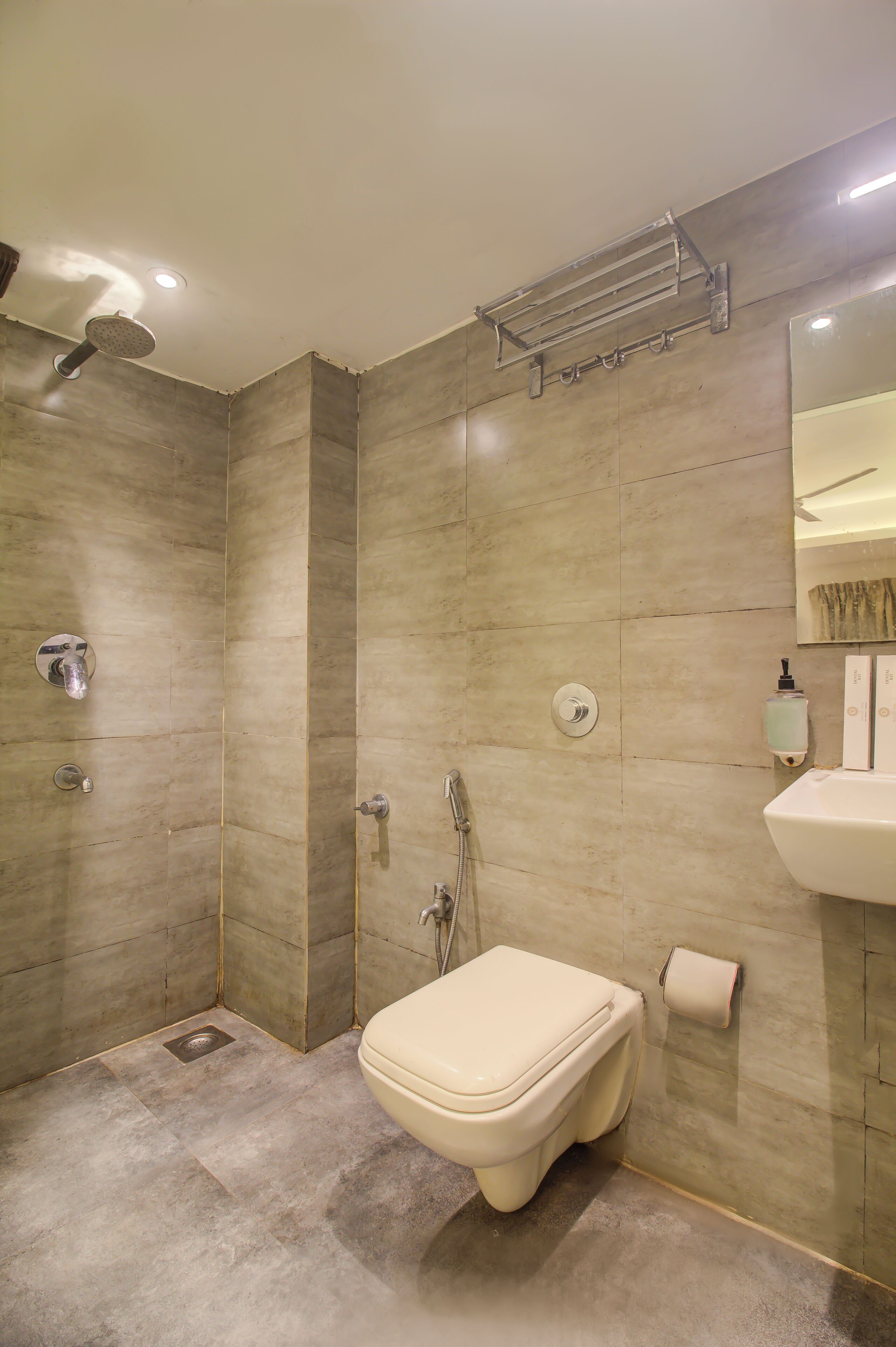 Foto - Hotel Malad Inn opposite Malad Railway Station