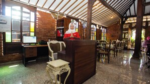 Reception - Hotel O Pondok Kartini (Jepara)
