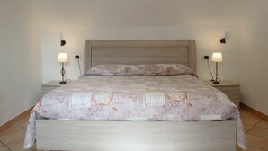 1 bedroom, WiFi (free), bed sheets - Cosy apartment for 4 guests with WIFI, pool, TV, patio and pets allowed (Beati Bassi)
