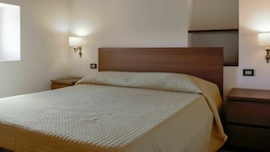 Room - Lovely apartment for 4 guests with WIFI, pool, A/C, TV, patio and pets allowed (Beati Bassi)