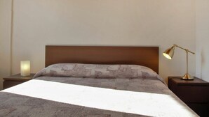 2 bedrooms, free WiFi, bed sheets - Cosy apartment for 5 people with pool, WIFI, A/C, TV, patio and pets allowed (Beati Bassi)