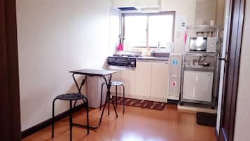 Refrigerador, microondas, placa de cocina, tetera/pava eléctrica