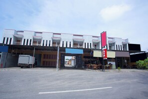 Front of property - Hotel O Griya Annisa (Tegal)