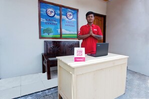 Reception - Hotel O Griya Annisa (Tegal)