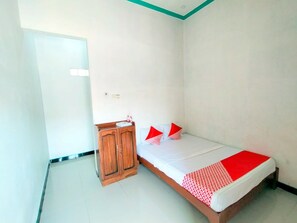 Standard Double Room - Hotel O Griya Annisa (Tegal)