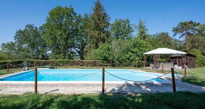 Wohnung in einem Ferienhaus mit Pool, W-LAN, Klimaanlage, Terrasse, Haustiere erlaubt, Parkplatz