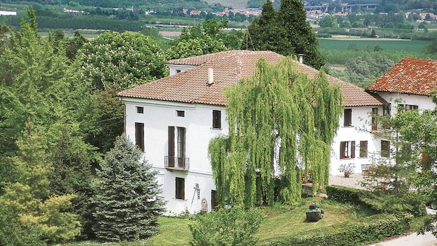A white building with a red-tiled roof, surrounded by lush greenery and trees. - Nice apartment in villa for 6 people with pool, A/C, WIFI, terrace and pets allowed (Azzano D'asti)