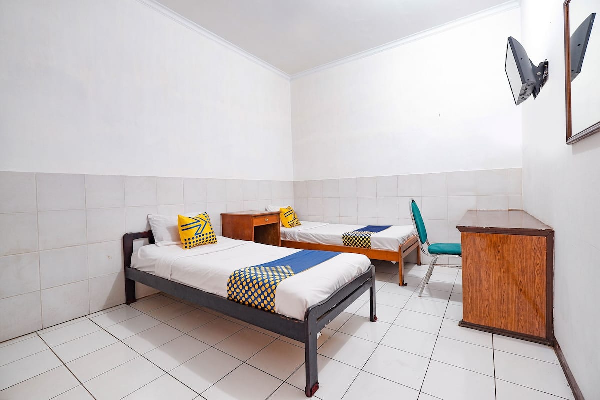 Economy Twin Room