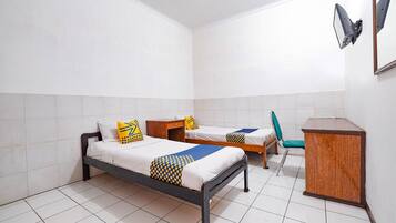 Kamar Twin Ekonomi | Meja kerja, Wi-Fi gratis, dan seprai linen