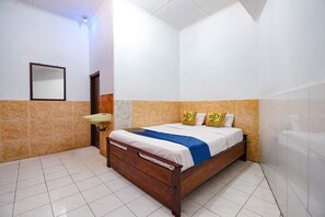 Escritorio, wifi gratis y ropa de cama 