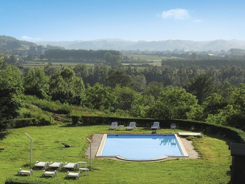 Lovely apartment in villa for 6 guests with pool, WIFI, terrace and pets allowed