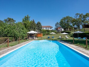 Pool - Lovely apartment in villa for 6 people with WIFI, pool, terrace and pets allowed (Moglia)