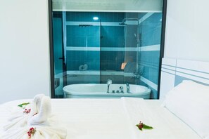 Phòng đôi Deluxe | Buồng tắm vòi sen