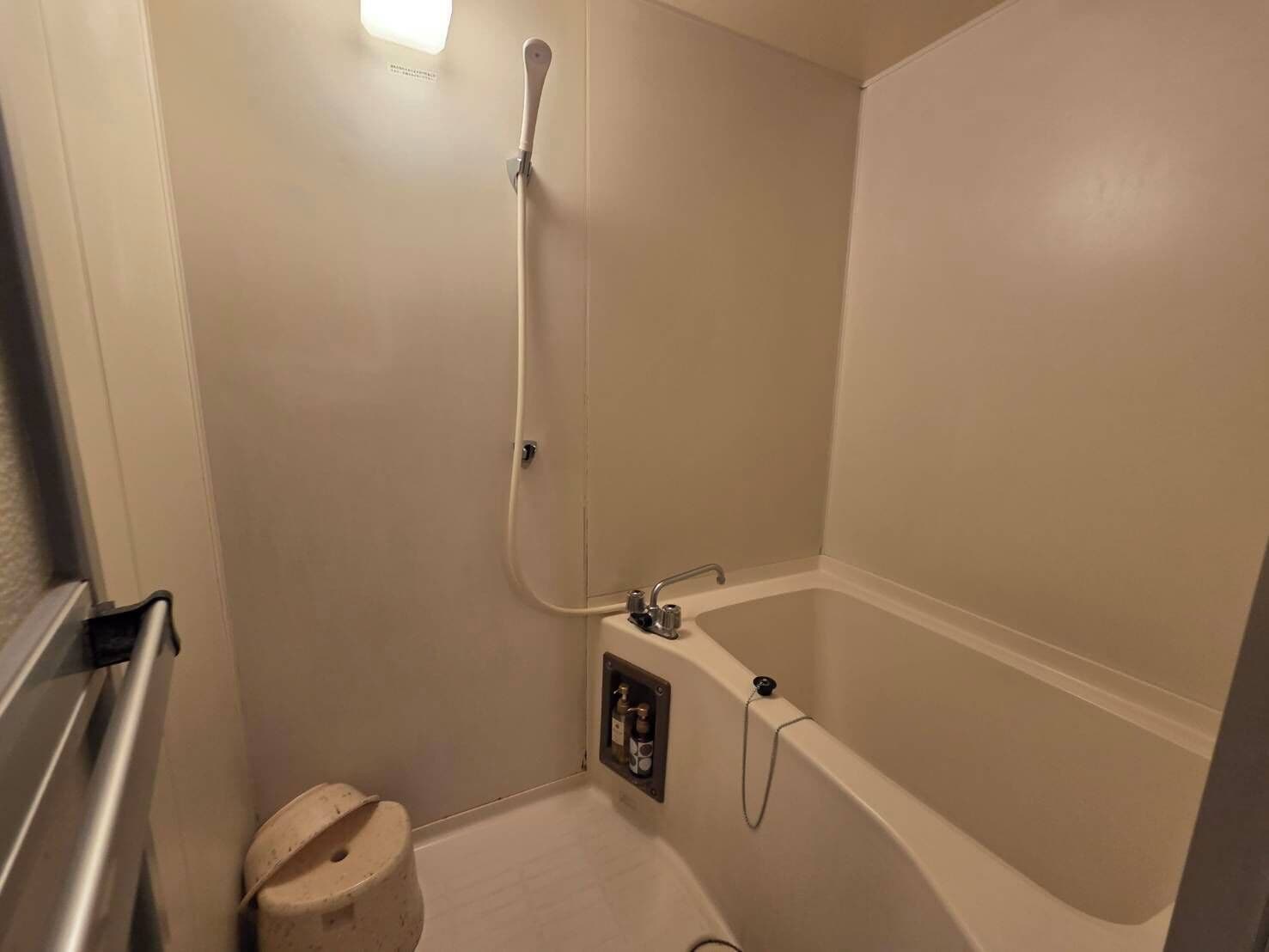 Quarto standard, para não fumantes (JPN Style Room with Two Rooms) | Banheiro | Produtos de toalete grátis, secador de cabelo, chinelos 