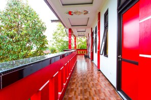 Interior detail - OYO 2718 Backpacker's Homestay Jlegong (Wonosobo)