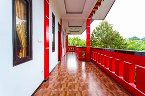 Interior detail - OYO 2718 Backpacker's Homestay Jlegong (Wonosobo)