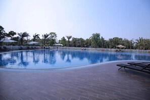 Innendørsbasseng og utendørsbasseng