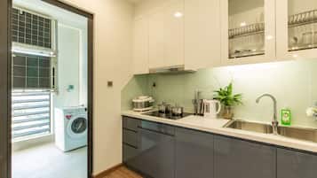 Kühlschrank, Mikrowelle, Ofen, Herdplatte