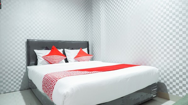 Desk, free WiFi, bed sheets