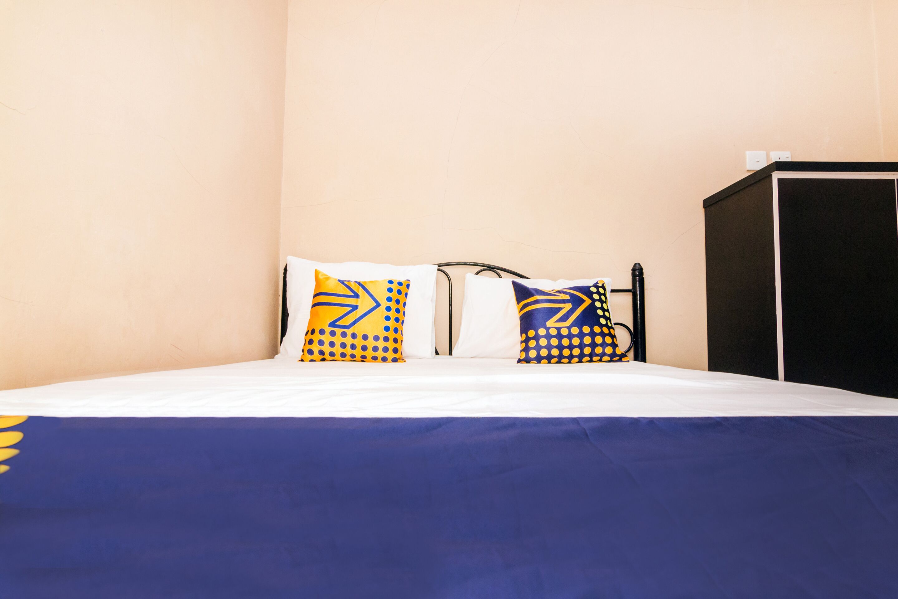 double room | free wifi, bed sheets