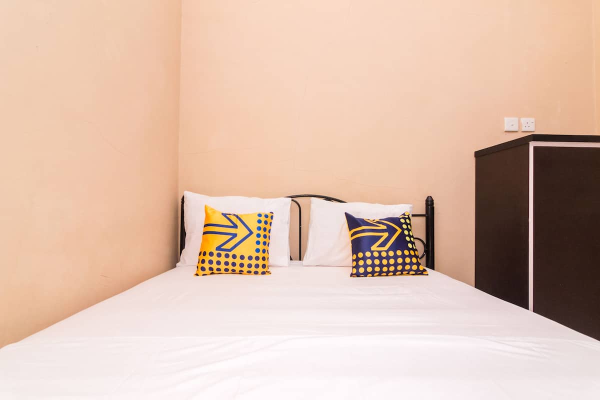 double room | free wifi, bed sheets