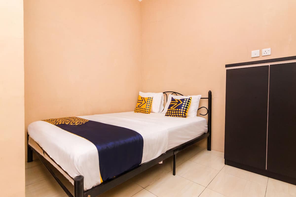 double room | free wifi, bed sheets