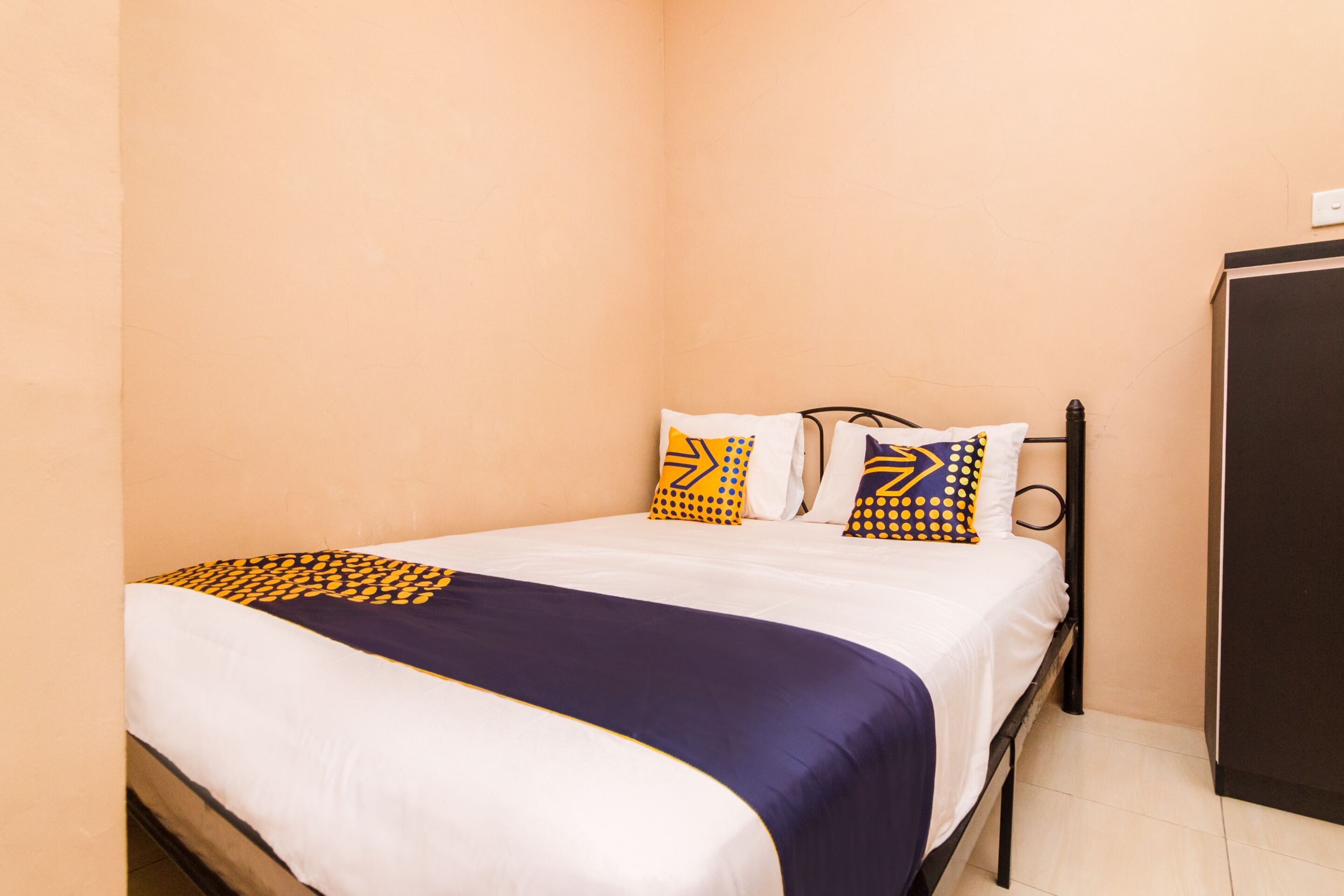 double room | free wifi, bed sheets