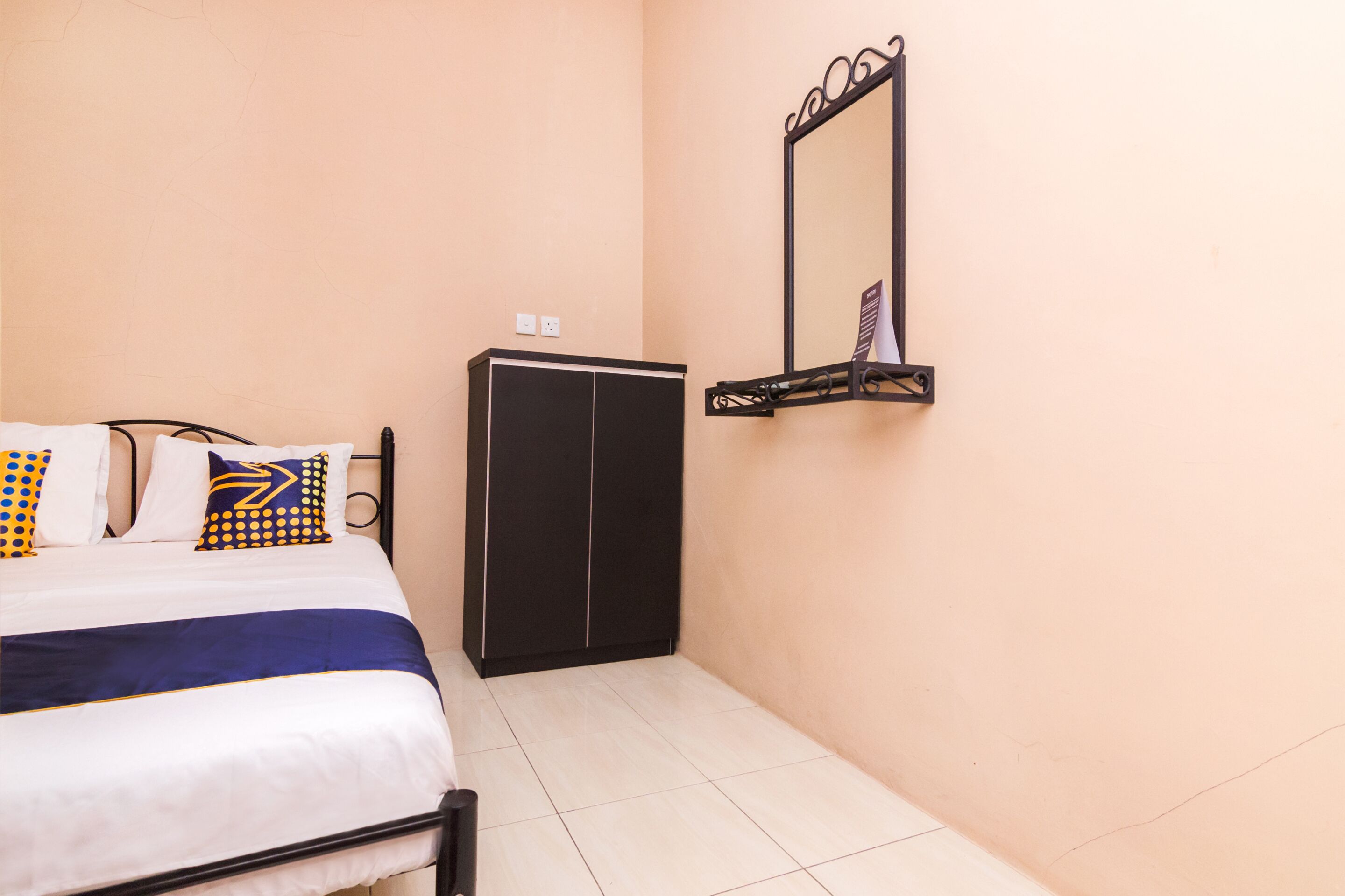 double room | free wifi, bed sheets