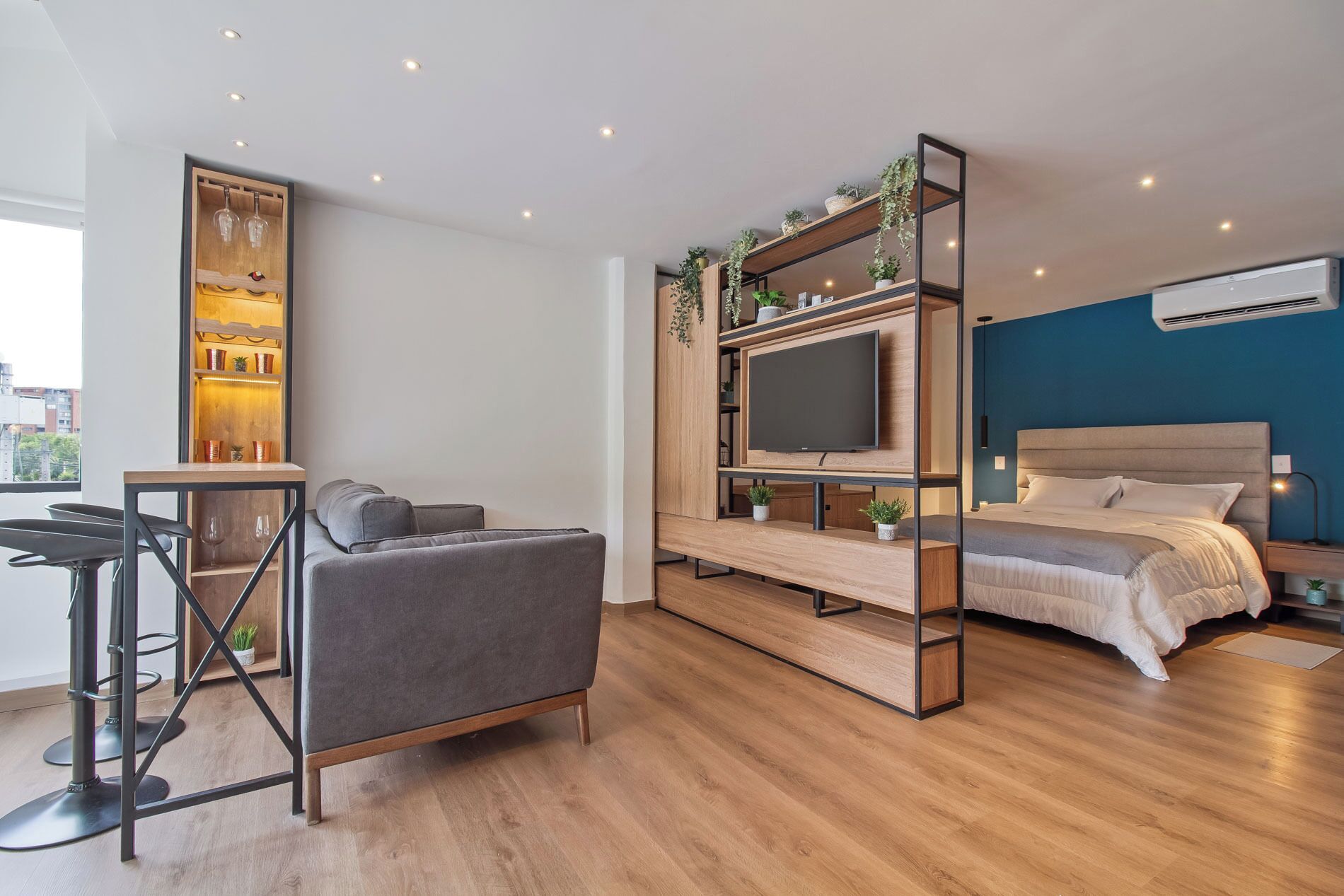 1 Schlafzimmer, Zimmersafe, Schreibtisch, Bügeleisen/Bügelbrett