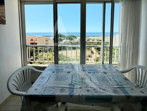 Dining - STUDIO 4 PERS AVEC PKG BORD DE PLAGE VUE MER (Sète)