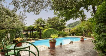 Beautiful apartment for 4 people with WIFI, pool, TV, patio and pets allowed